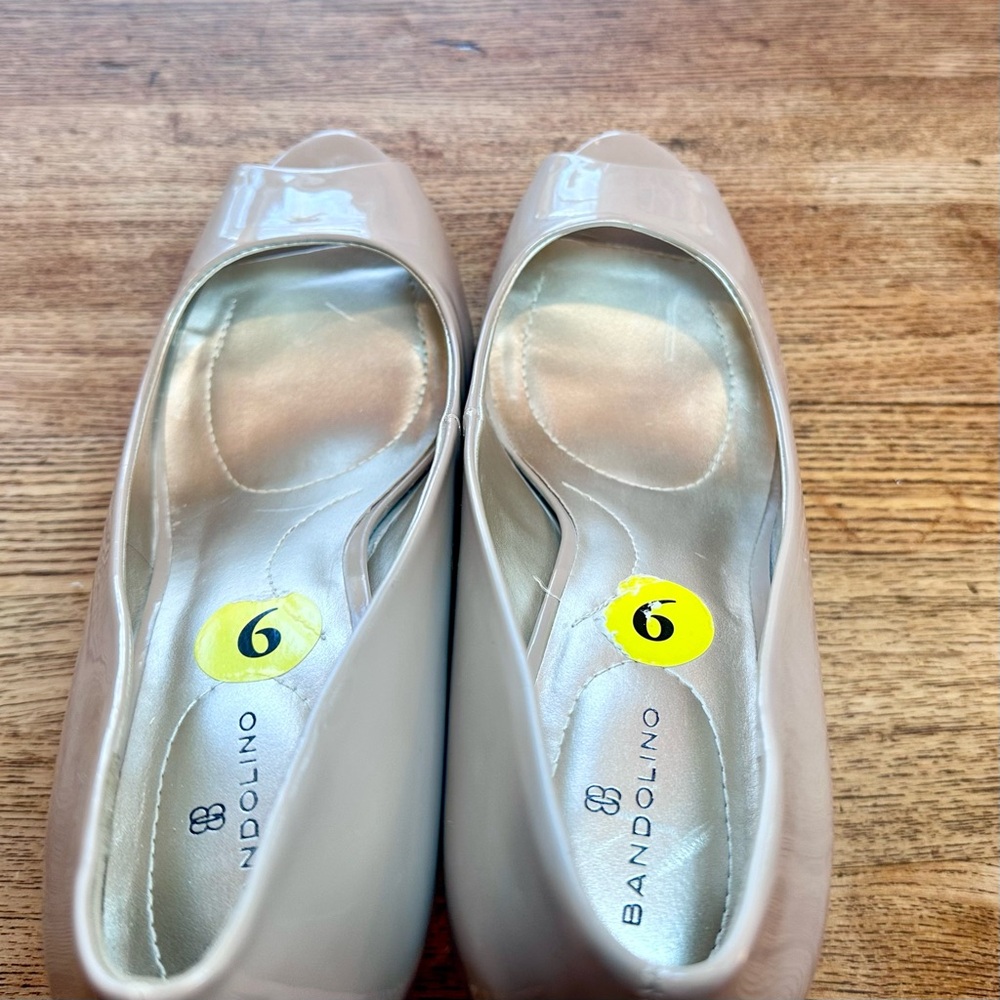 Elegant Bandolino Beige Peep Toe Heels. - Picture 7 of 7
